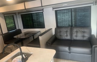 2022 heartland mallard  32’  rv rental