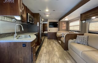 “Bruno” Big Coachmen & Bunkhouse sleeps 9!