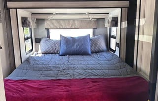 Sunseeker 2500TS seeks Campers. Private rear Queen