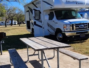 Thor Motor Coach Freedom Elite 23H