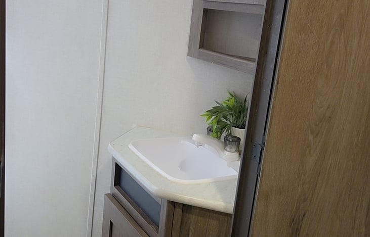 Bathroom sink and Cabinet