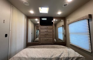 2019 Entegra Coach Odyssey 29V 32’