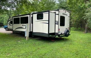Pet Friendly and Kid Approved Spacious Camper