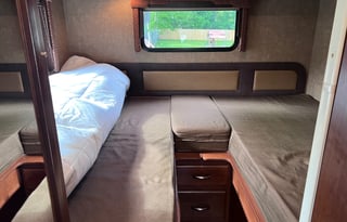 2015 Thor Motor Coach Axis 24.1