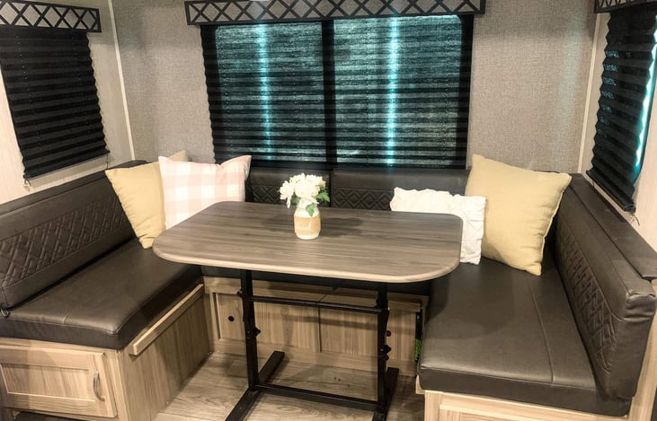 Dinette that converts to sleep 2 additional people