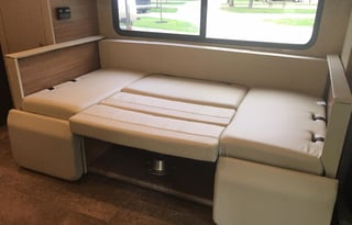 Mercedes Winnebago - Model J - G