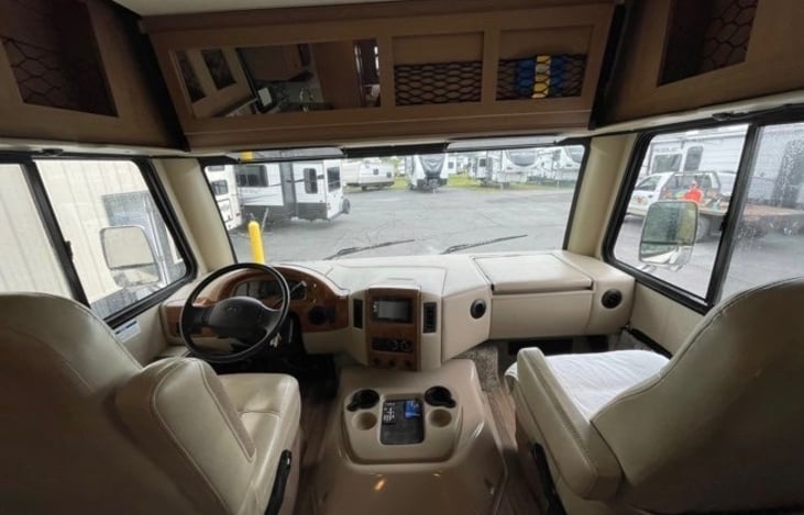 spacious cab with drop down bunk
