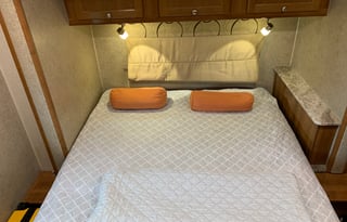 2019 Coachmen RV Leprechaun 260RS Ford 350