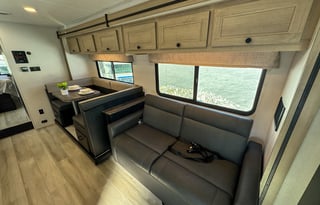 S-13 Luxury Medium Class C - Sunseeker 3010