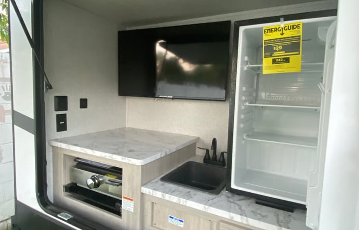 Outside kitchen with grill