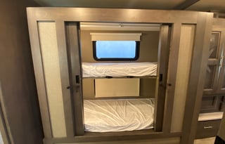 Sleeps 8 ~ 2 FULL baths! - FINDING CLARA-T!