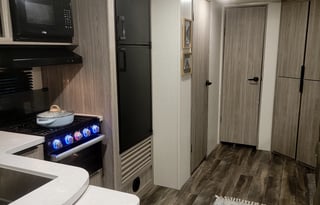 " Kelly” - Heated Winter camper!