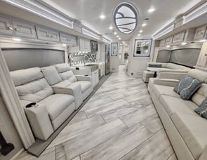 Fleetwood RV Discovery LXE 44B