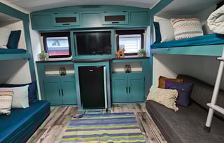 Annabel Lee, Pet Friendly