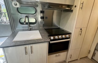 2021 Airstream Flying Cloud 23' RB Bunk