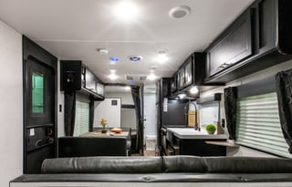 Luxury RV w/patio, Relax - bbq