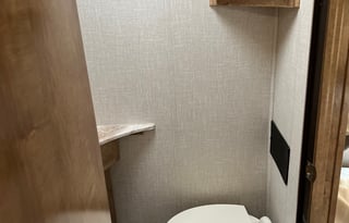 Festival Friendly RV Rental Sleeps 6