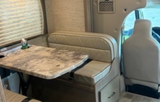 2021 Thor Motor Coach Chateau 25V