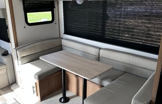 2023 Avenger 28BHS- Family & Fur Friendly