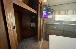Spacious 42-ft 5th wheel RV