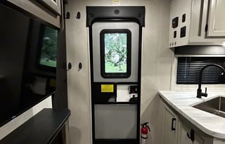 26' w/ Private Queen Suite & Bunks - Delivery only