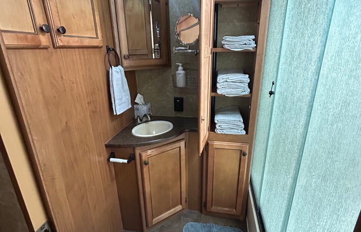 Comes with 6 towels 6 wash cloths 4 hand towels!