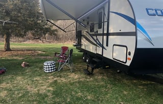2019 LIGHT WEIGHT 24 FOOT BUNK TRAVEL TRAILER SLEEPS 8