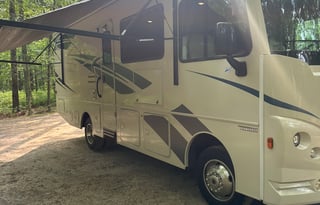 Winnebago-Superior Ride-Deluxe Living-Family Fun