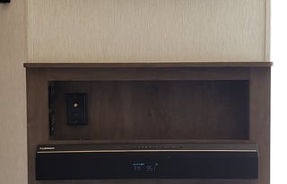 Bunkhouse & Lounge, Fully-Loaded & Turn-key Ready!