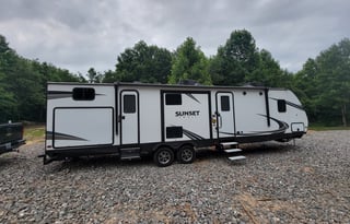 2018 CrossRoads RV Sunset Trail Super Lite ST330BH