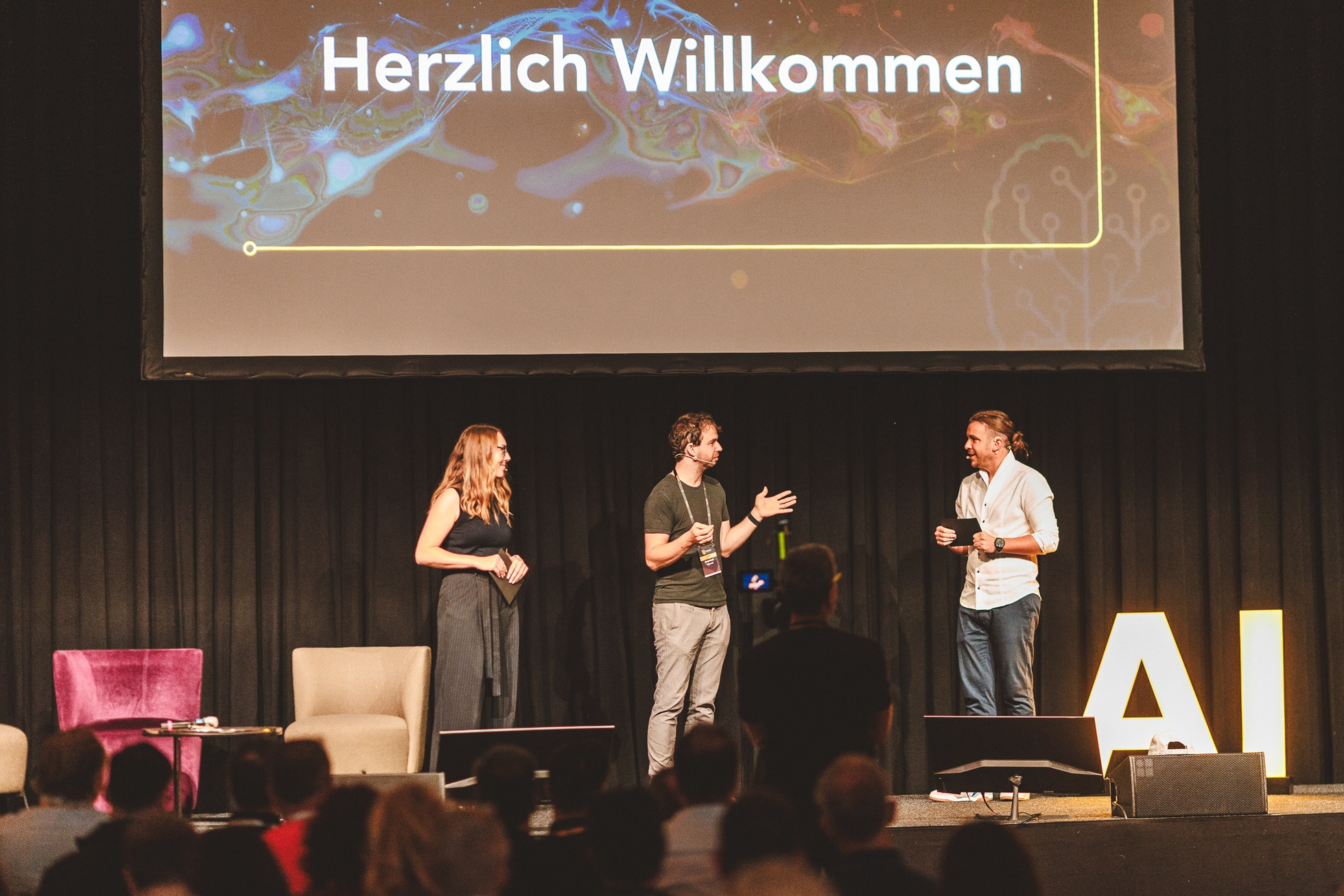 Bühne · Willkommen