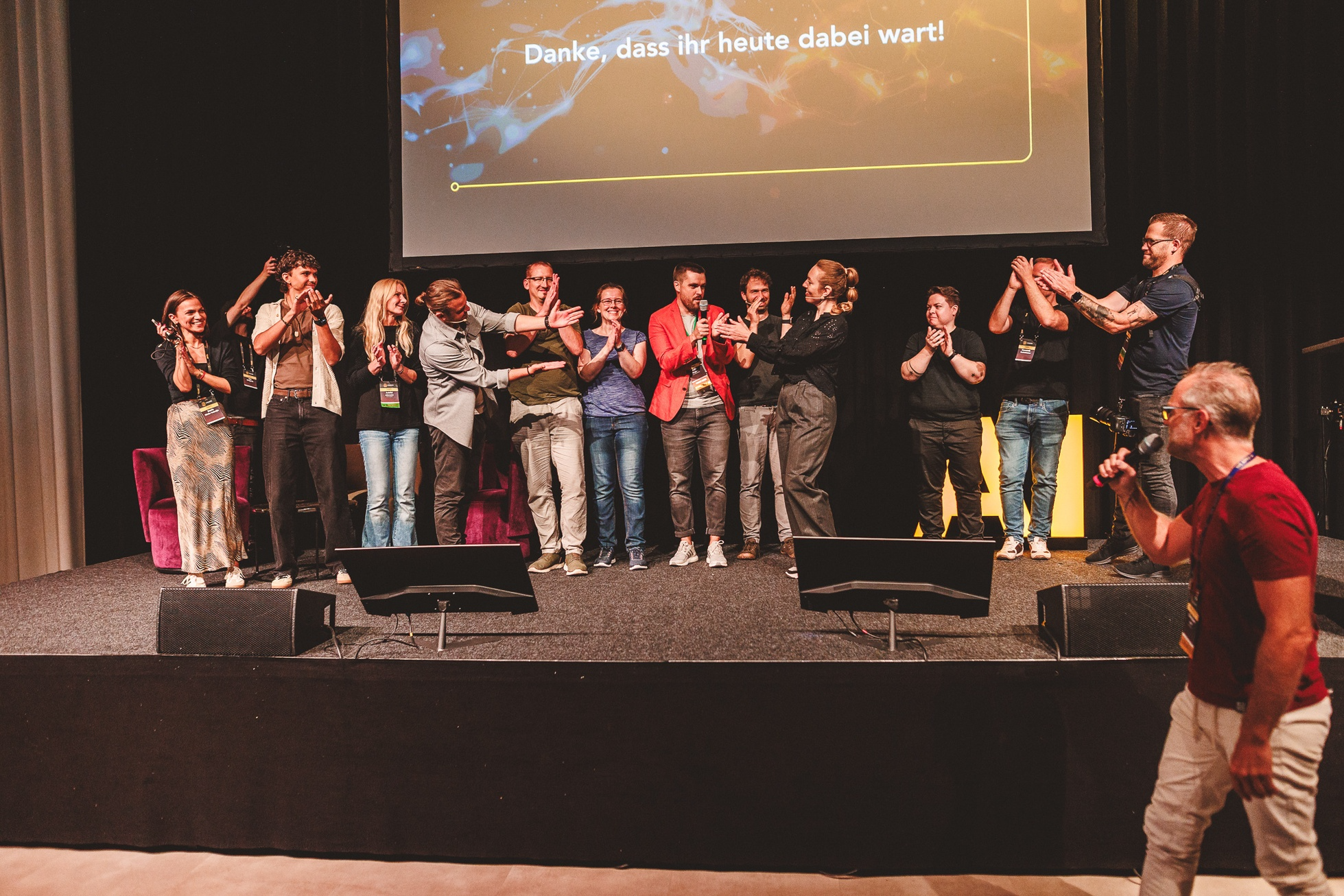 Team-Applaus auf der Bühne