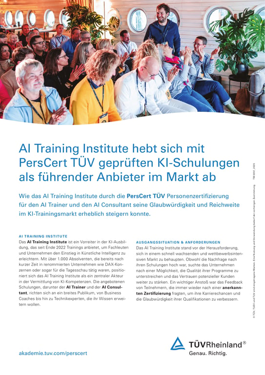 Original-Fallstudie: Eventfoto, Headline über PersCert TÜV geprüfte Schulungen des AI Training Institute und TÜV-Rheinland-Logo