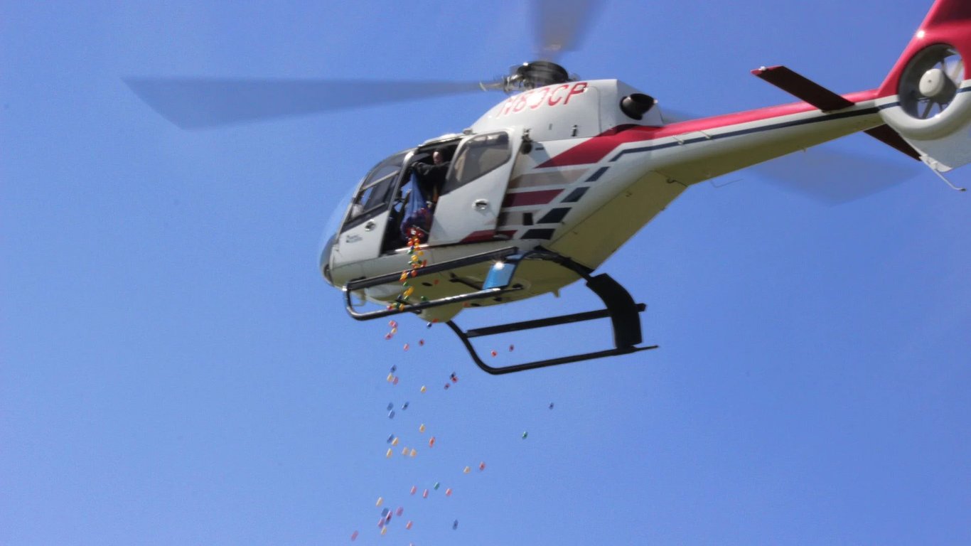 Westfield Easter Egg Drop | Indianapolis helicoptor egg drop