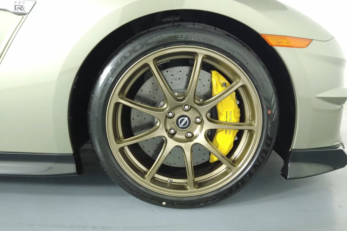 2024 Nissan GT-R T-spec photo 8 of 21
