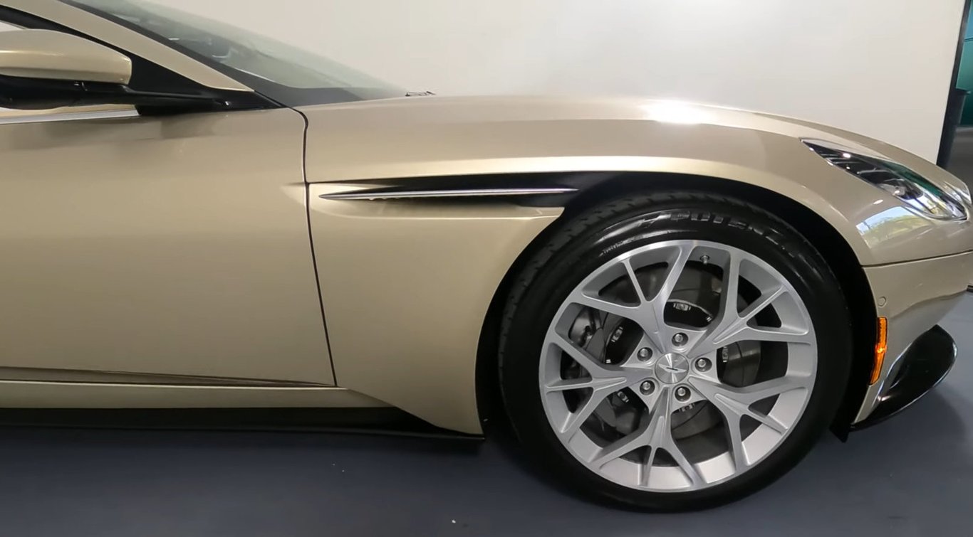 2019 Aston Martin DB11 Volante photo 17 of 33