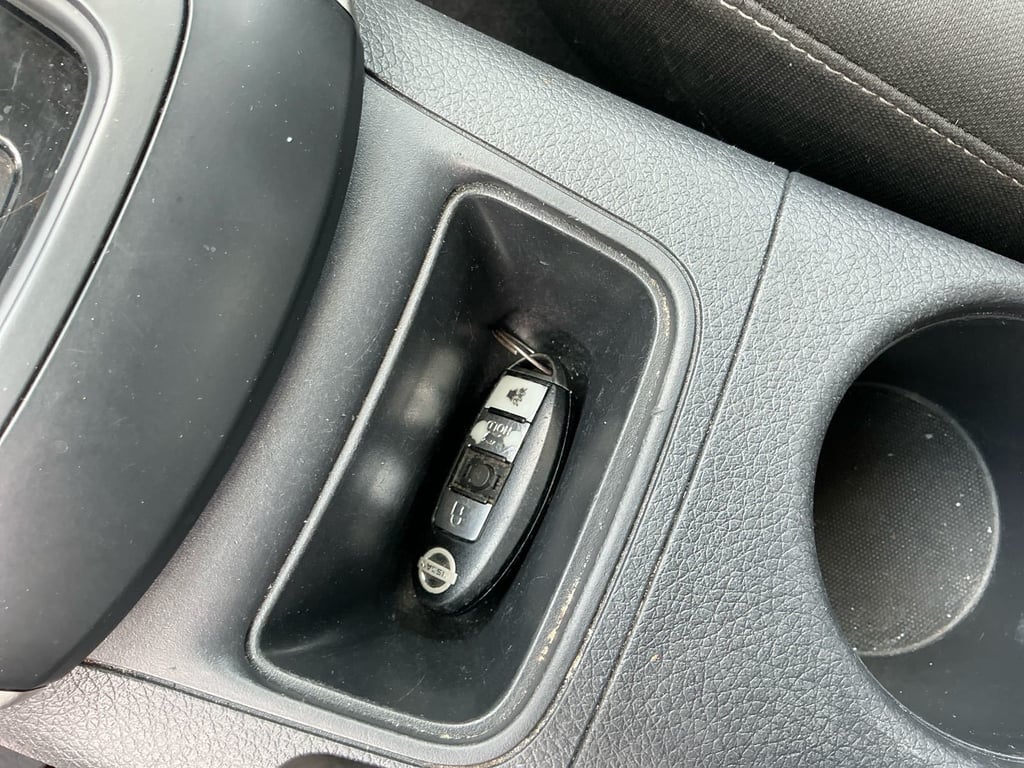 2017 NISSAN Sentra SV photo 8 of 9