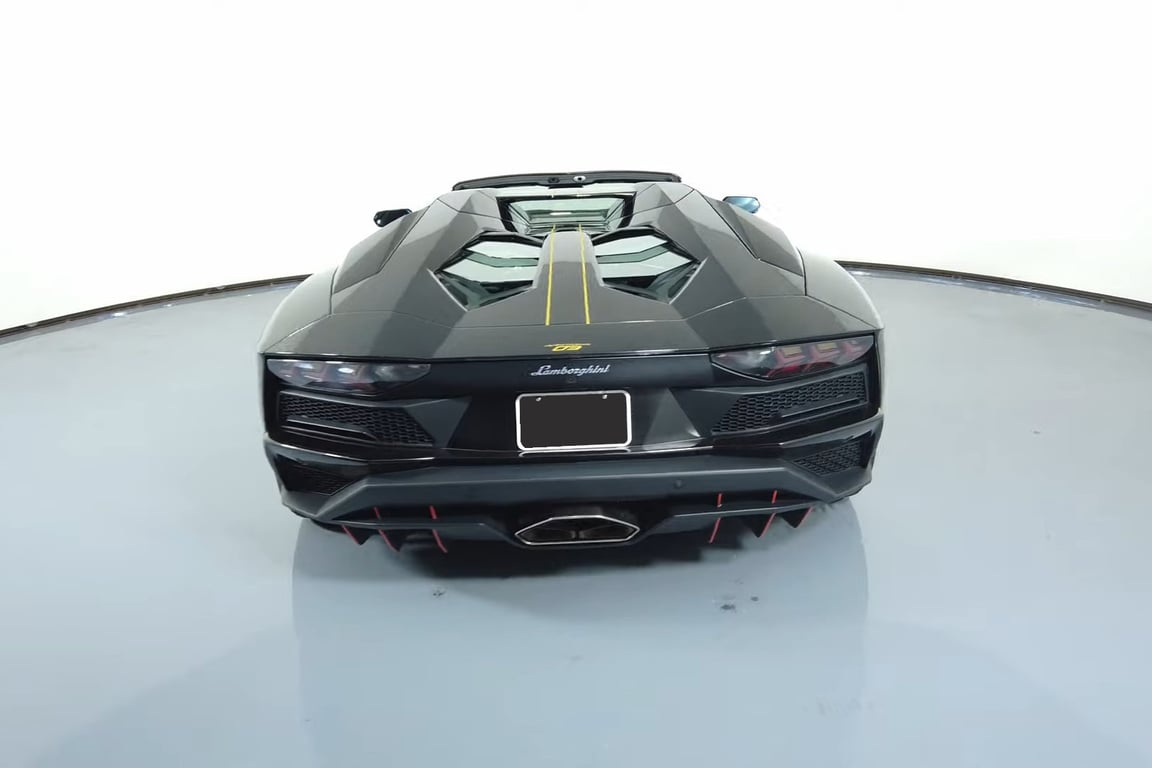 2018 Lamborghini Aventador S Roadster photo 4 of 15