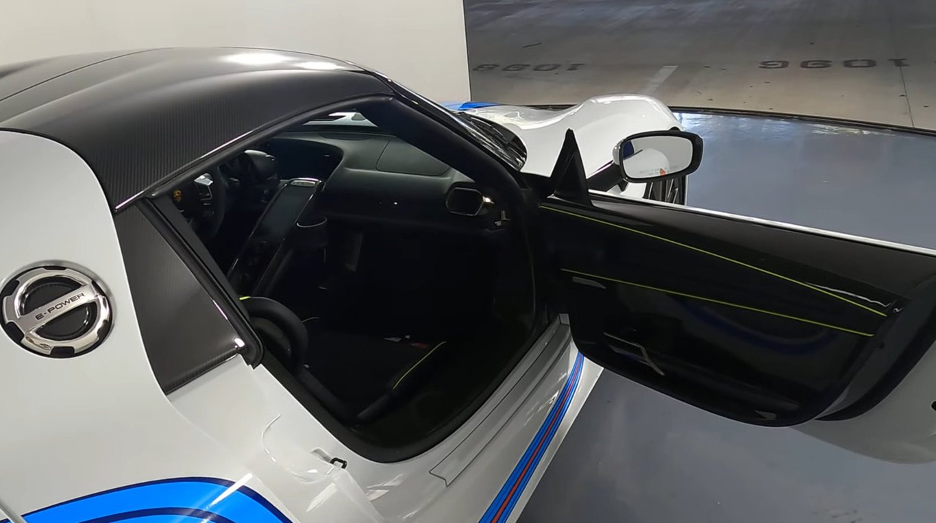 2015 Porsche 918 Spyder Weissach photo 21 of 28