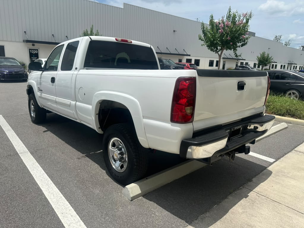 2003 CHEVROLET Silverado 2500 HD LT photo 2 of 11