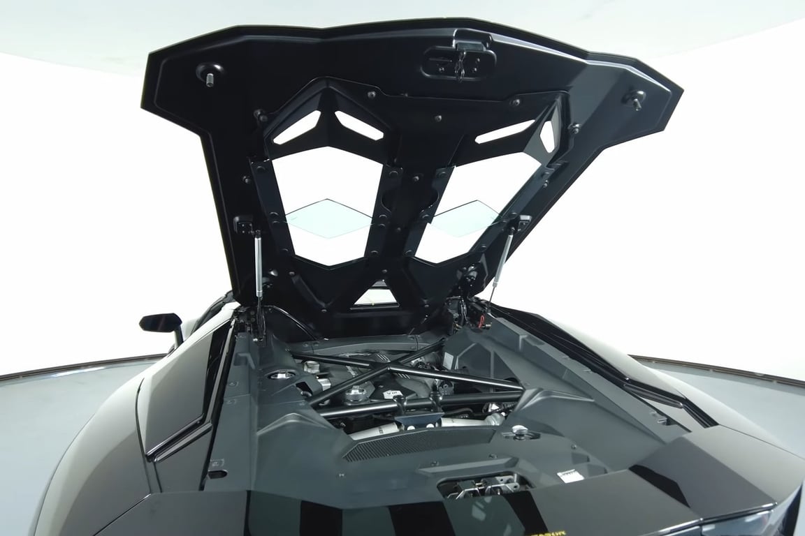 2018 Lamborghini Aventador S Roadster photo 15 of 15