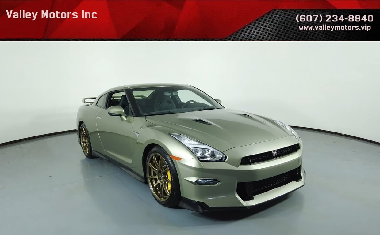2024 Nissan GT-R T-spec, photo 1 of 22