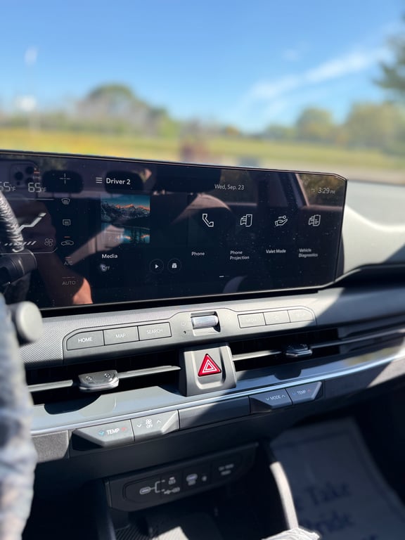 2025 Kia K4 EX photo 2 of 7