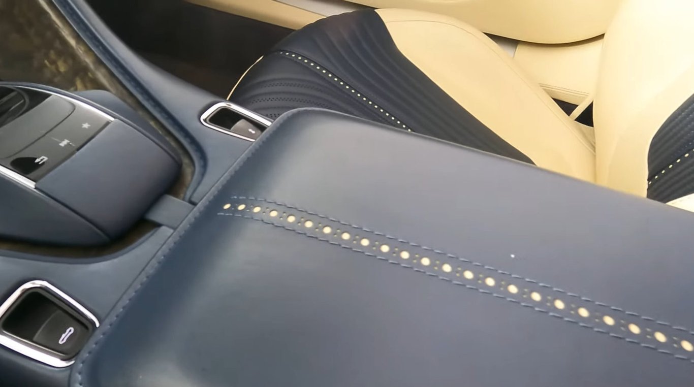 2019 Aston Martin DB11 Volante photo 28 of 33