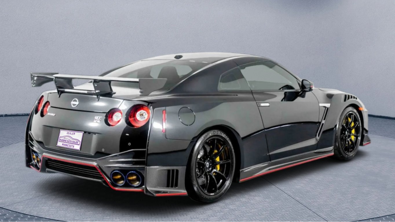 2023 Nissan GT-R Nismo photo 2 of 6