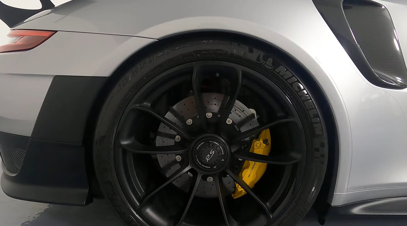 2019 Porsche 911 GT2 RS photo 12 of 27