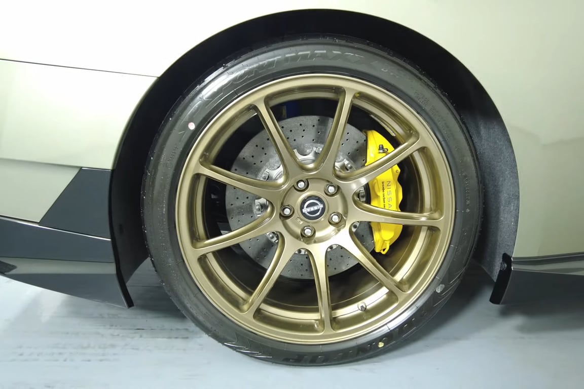 2024 Nissan GT-R T-spec photo 7 of 21