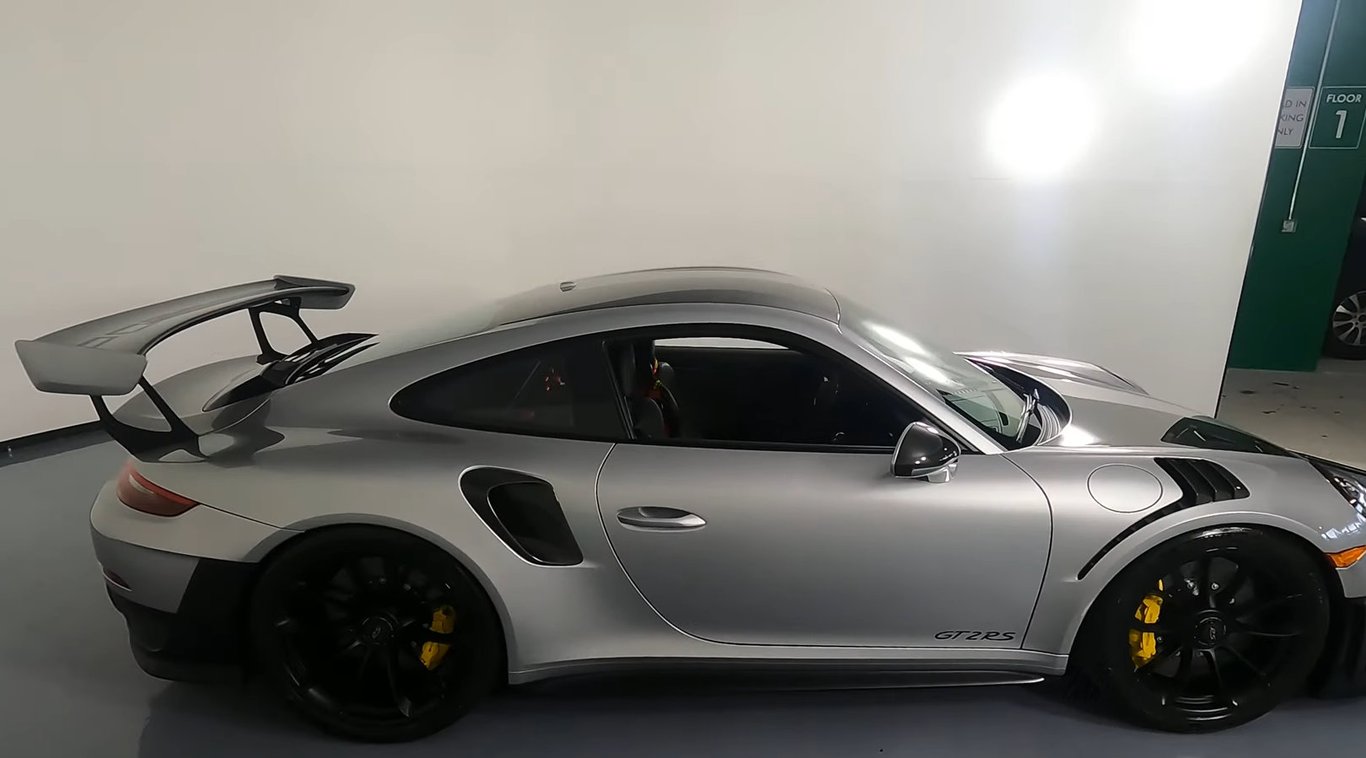 2019 Porsche 911 GT2 RS photo 2 of 27