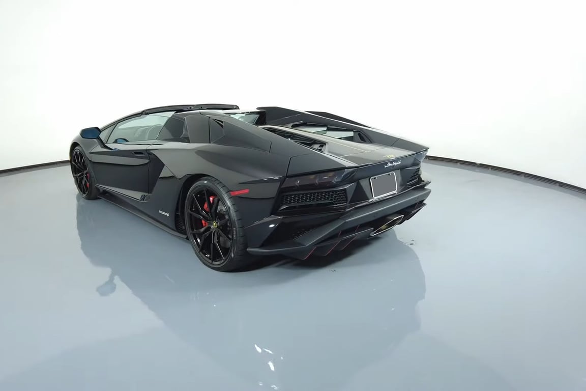 2018 Lamborghini Aventador S Roadster photo 3 of 15