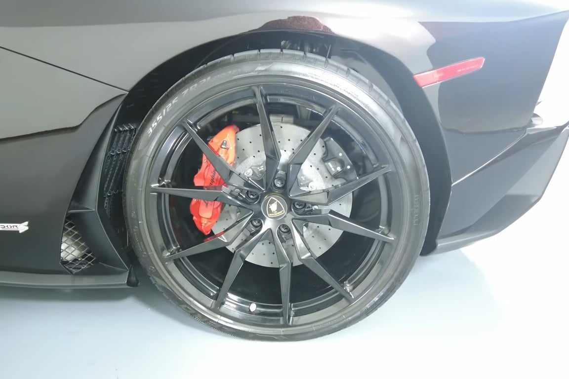 2018 Lamborghini Aventador S Roadster photo 7 of 15